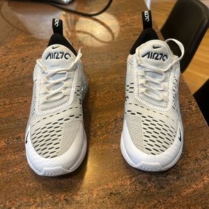 Women’s Air Max 270 (Lightly Used with box)